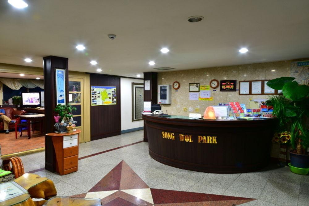 Songwol Park Motel Sokcho Eksteriør billede
